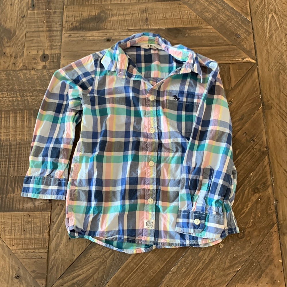 Boys size 4 shirt.